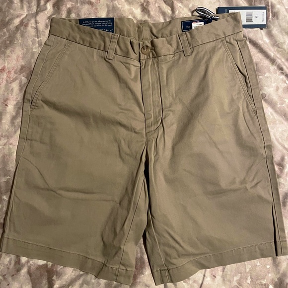 Vineyard Vines Men’s Khaki Shorts - Picture 1 of 3